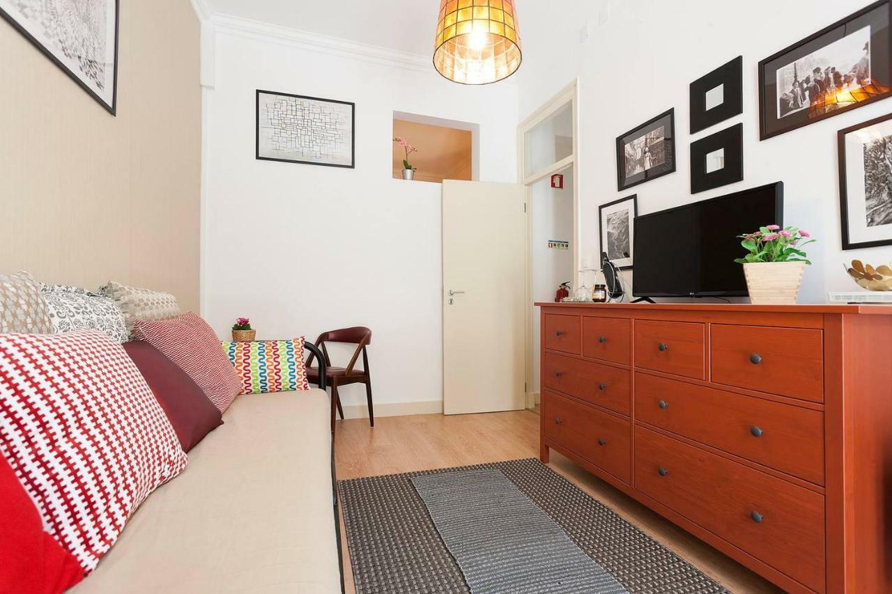 Sunny Orange Garden In Apartment Lissabon