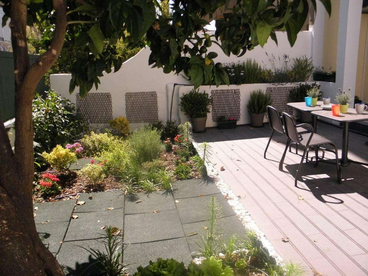 Sunny Orange Garden In Apartment Lissabon